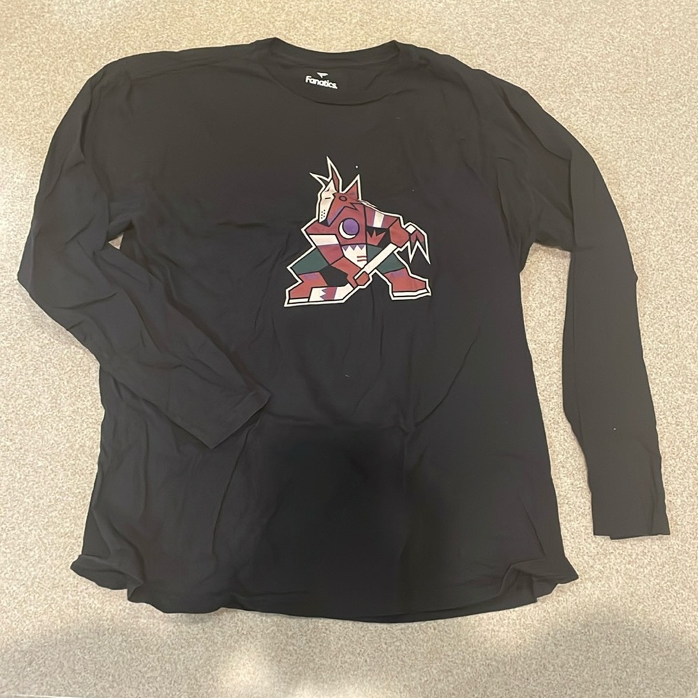 men’s coyotes long sleeve size 3XL.